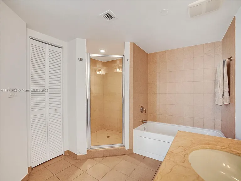 16699 Collins Ave #2305 — Photo 25