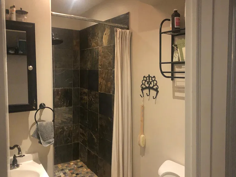 328 W 7th St — Photo 13