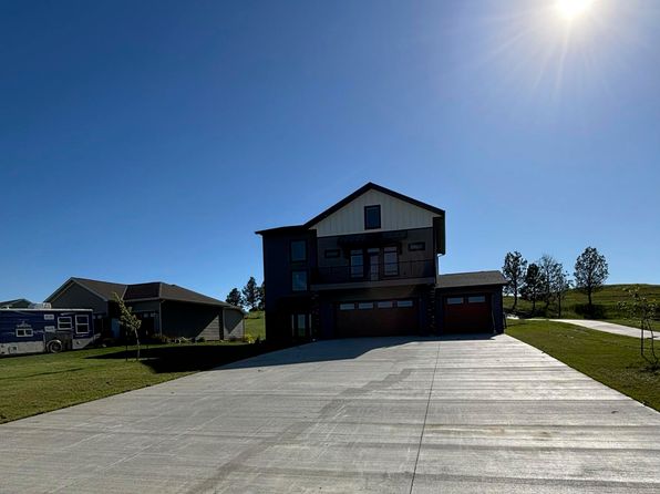 507 Long Dr, Watford City, ND 58854