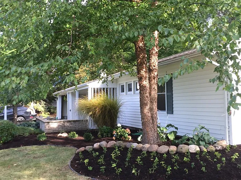 902 Hillside Dr — Photo 5