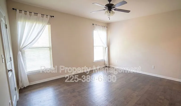 1870 Oakwood Dr — Photo 5