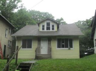 925 26th St, Moline, IL 61265