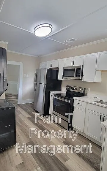 16 Helmken St — Photo 30
