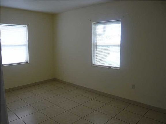 5th image of 621 NW 45th Ave