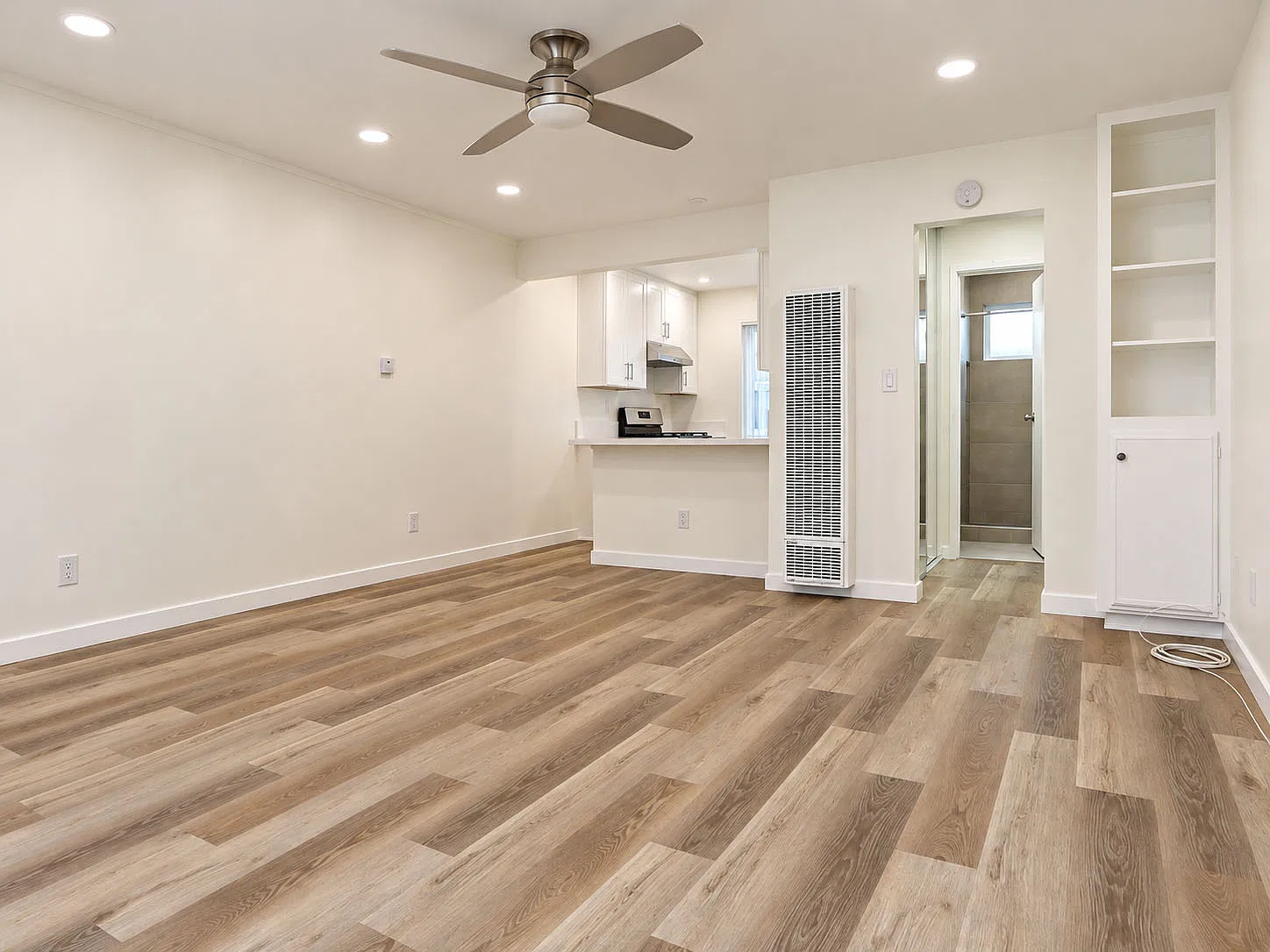Studio, 400 sqft, $2,095 — Photo 1