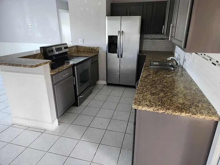 1726 SW Millikin Ave — Photo 5