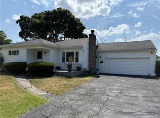 107 Long Meadow Dr, Rochester, NY 14621