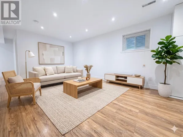 21 Colinayre Cres, Toronto, ON M1T 3A7