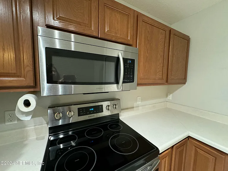 8224 Halls Hammock Ct — Photo 7