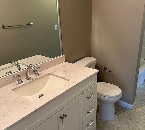 5th image of 810 Liberty Village Dr