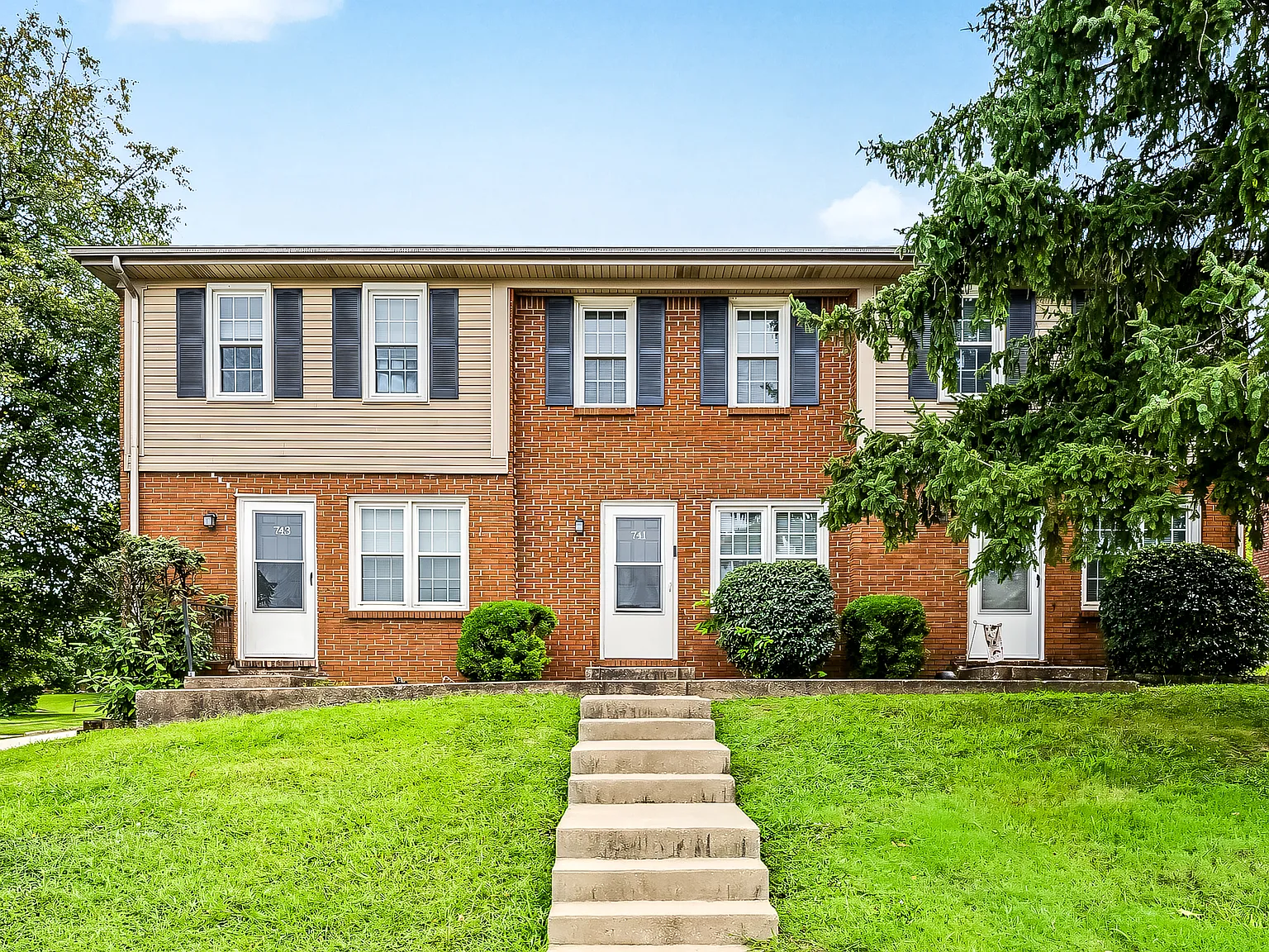 2 bed, 1.5 bath, 1083 sqft, $1,100 — Photo 1