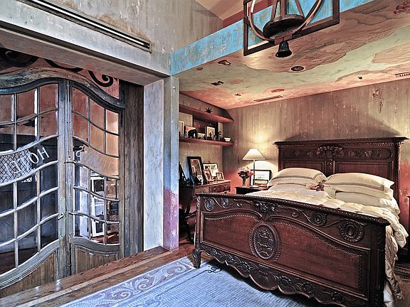 5th image of 719 Greenwich St APT 1S