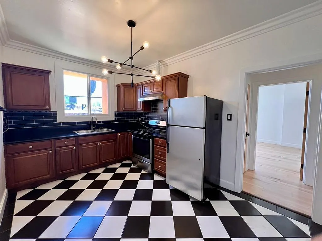 1 bed, 750 sqft, $1,950 — Photo 3