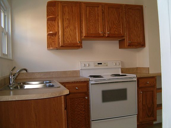 2nd image of 1568 40th St