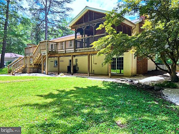 4th image of 12 Clover Hill Dr