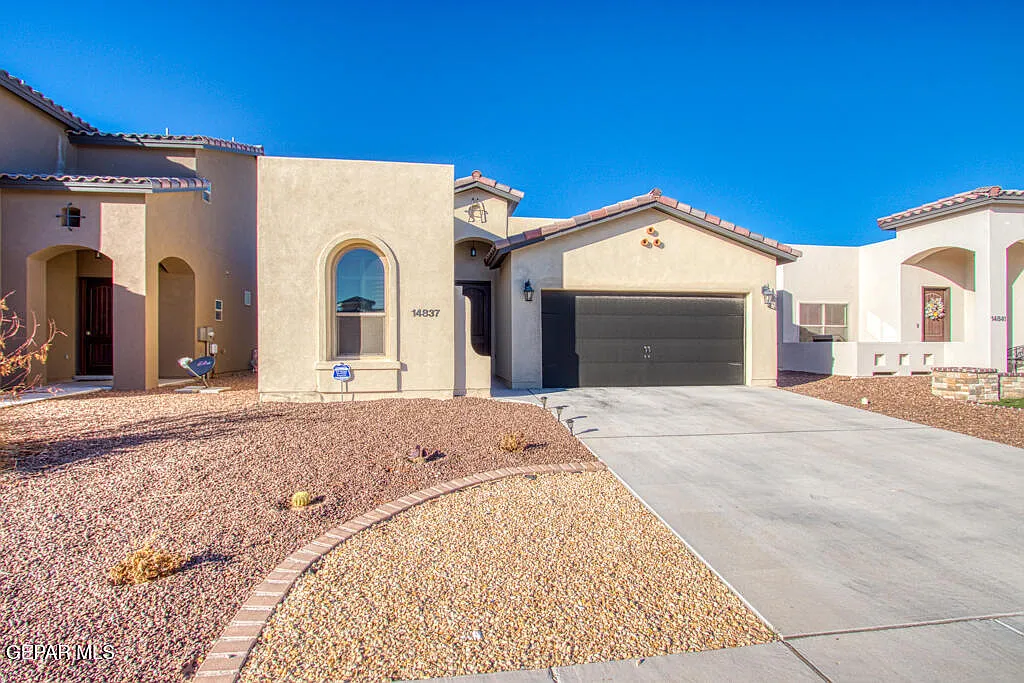 3 bed, 2.0 bath, 1449 sqft, $1,800 — Photo 1