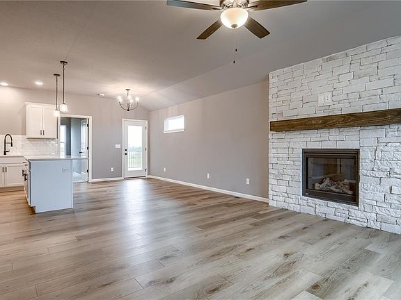 4th image of 20560 Newcastle St