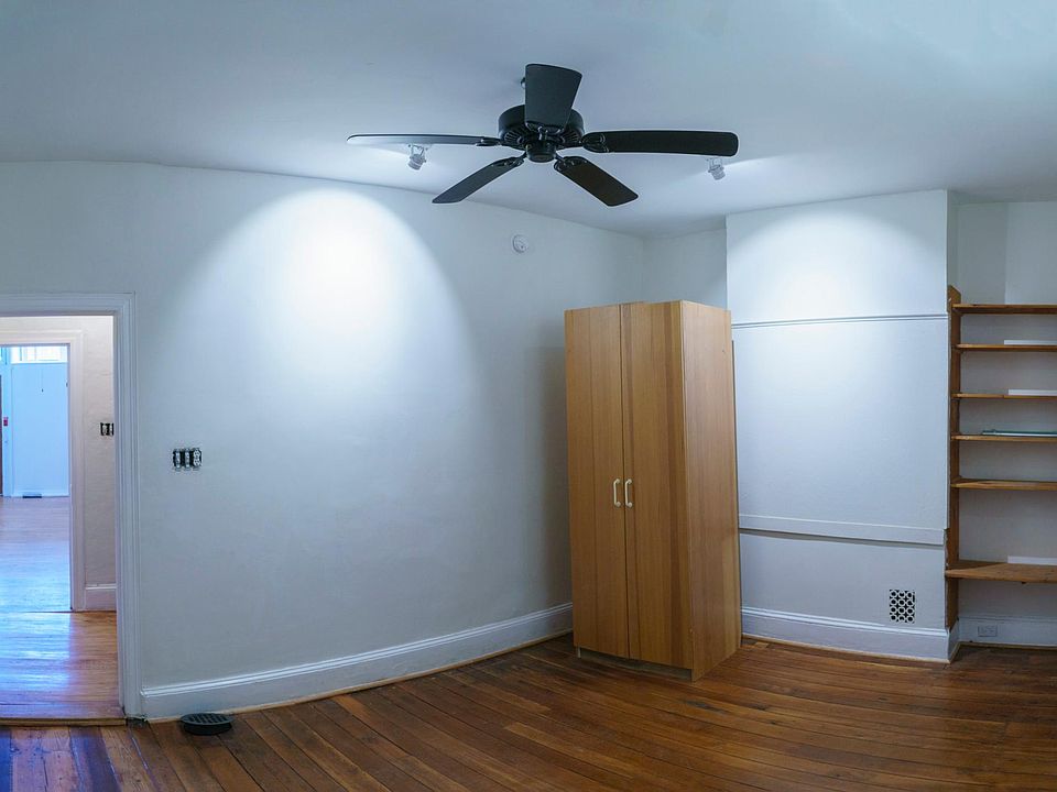 Can be used as bedroom or library.