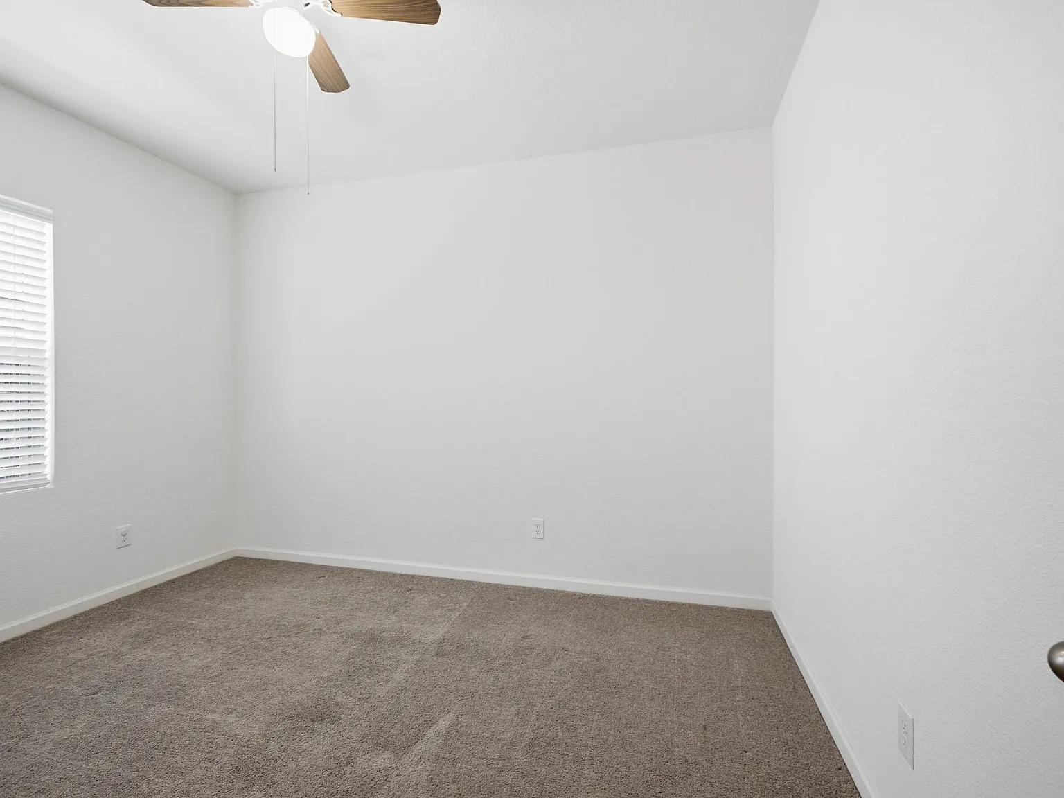 3 bed, 1597 sqft, $1,945 — Photo 3