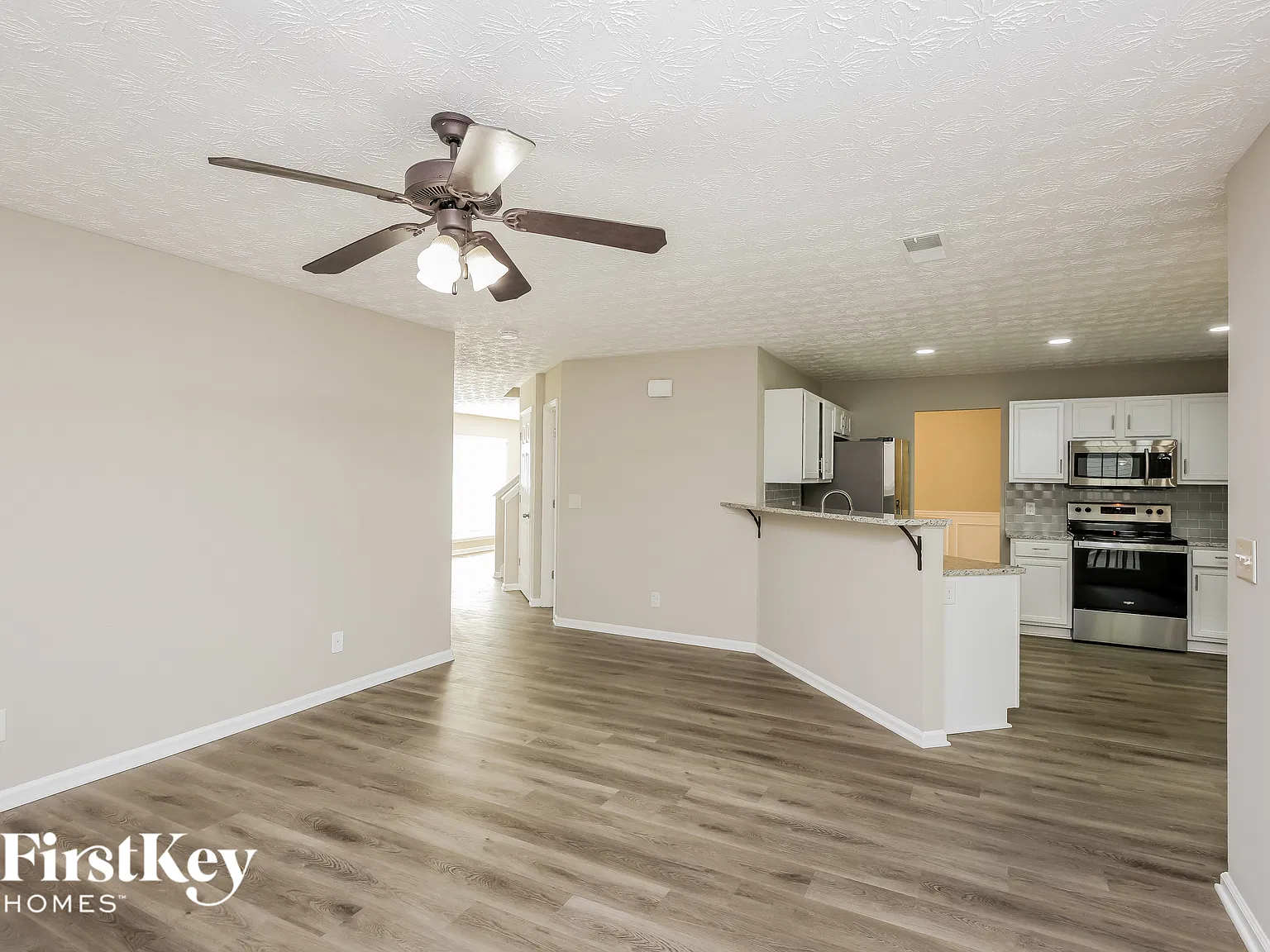 4 bed, 2.5 bath, 2462 sqft, $2,825 — Photo 3