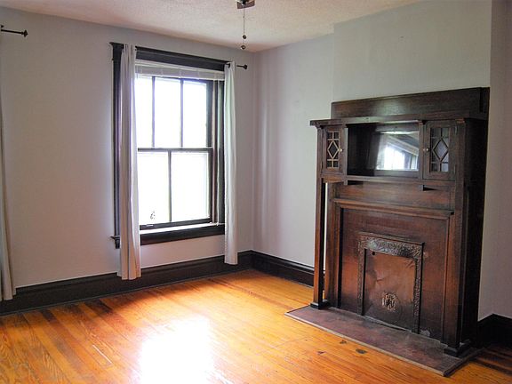 3rd image of 4255 Botanical Ave Unit 2
