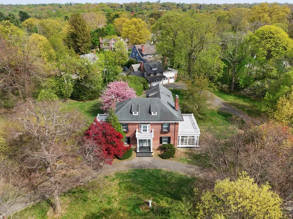 44 North Drive, Manhasset, NY 11030