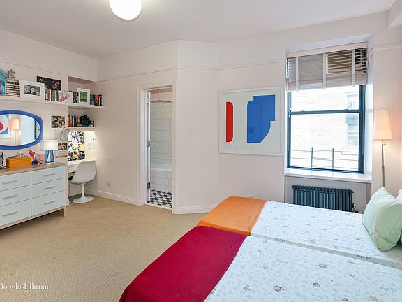 5th image of 924 W End Ave APT T3