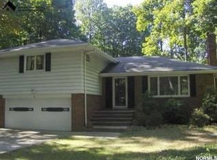 9040 Westwood Rd, Kirtland, OH 44094