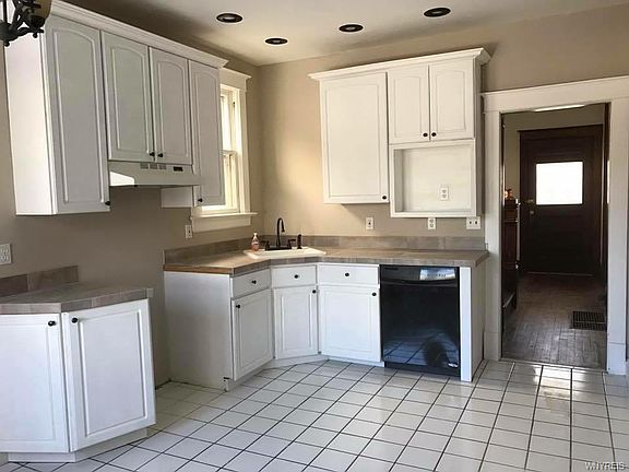 4th image of 96 Briggs Ave