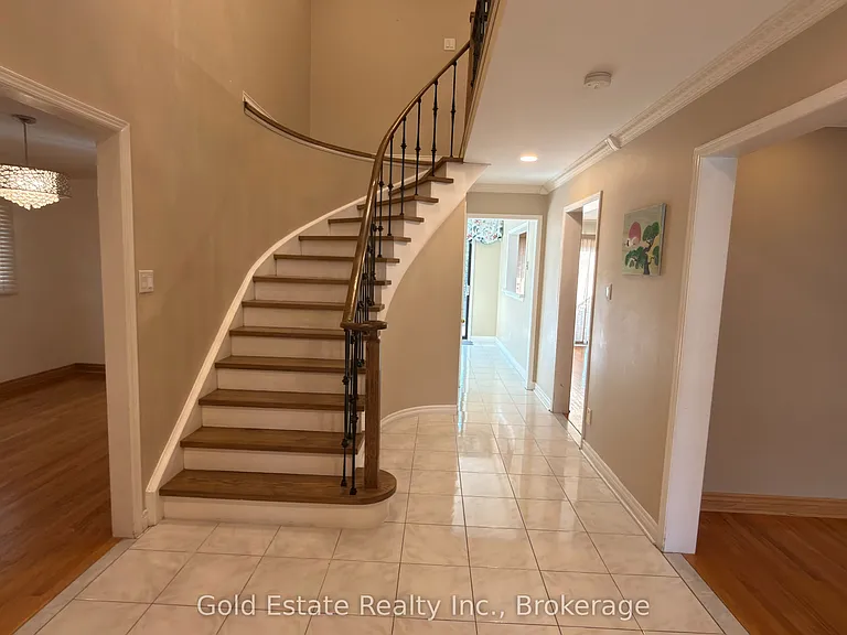 5202 Huntingfield Dr E — Photo 2
