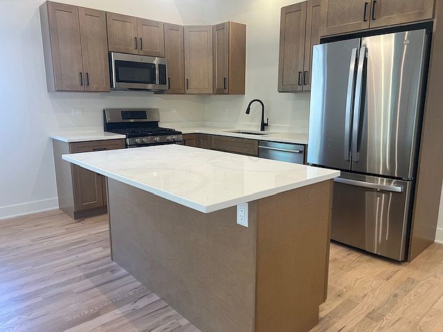 1st image of 3025 W Ainslie St #2A