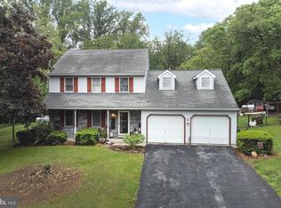 50 Woodview Dr, Elizabethtown, PA 17022