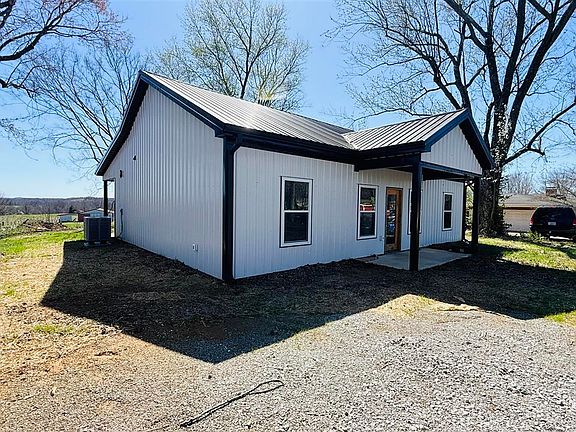 3rd image of 152 Creason Ln