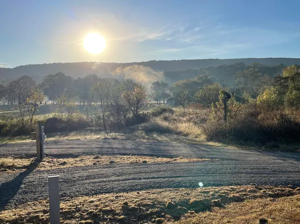 266 Mikes Ln, Trenton, GA 30752