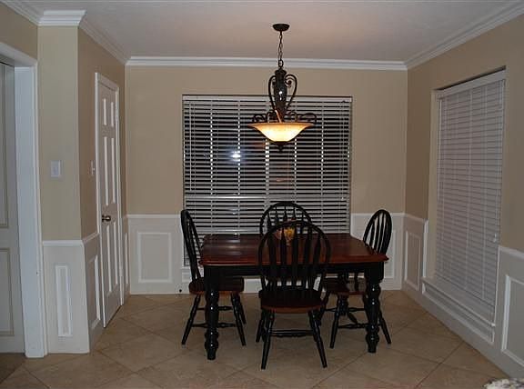 Meal Times are a Breeze with this welcoming Eat In Kitchen!