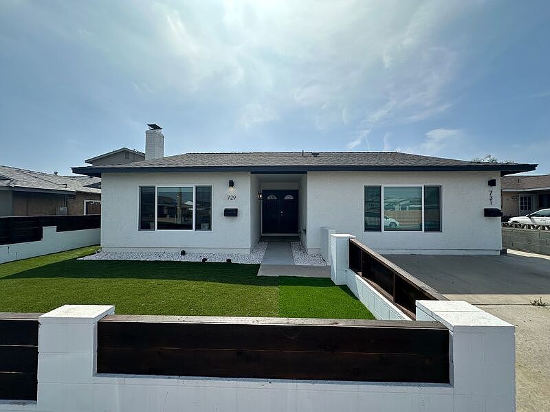 1st image of 729-731 Reef Dr