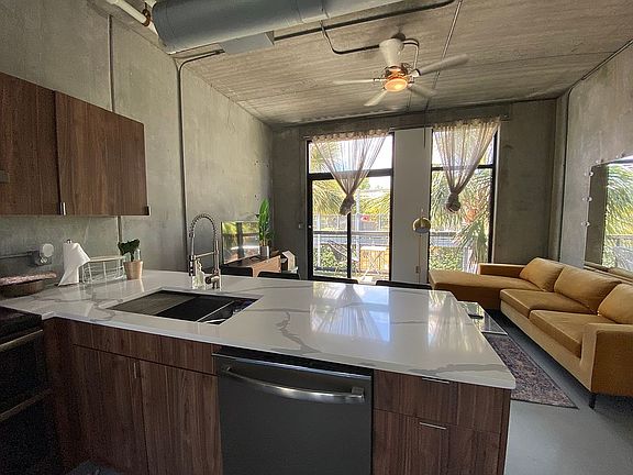 5th image of 2412 De Soto Ave #A
