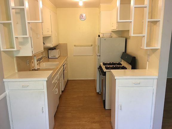 2nd image of 1922 Vista Del Mar St APT 7