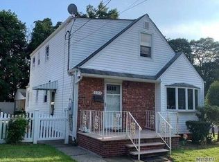 523 8th St, West Hempstead, NY 11552