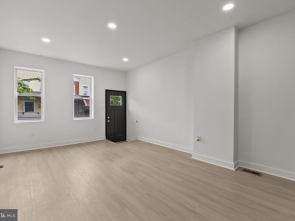 5th image of 2117 Clifton Ave