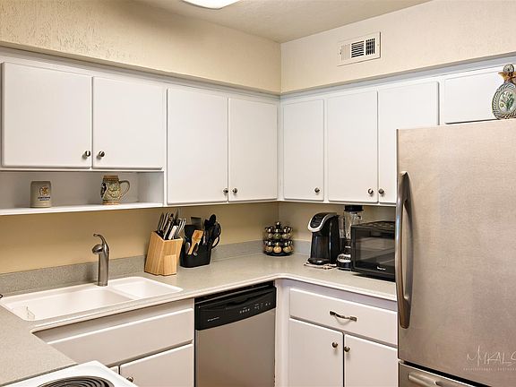 4th image of 776 W Diagonal St #15