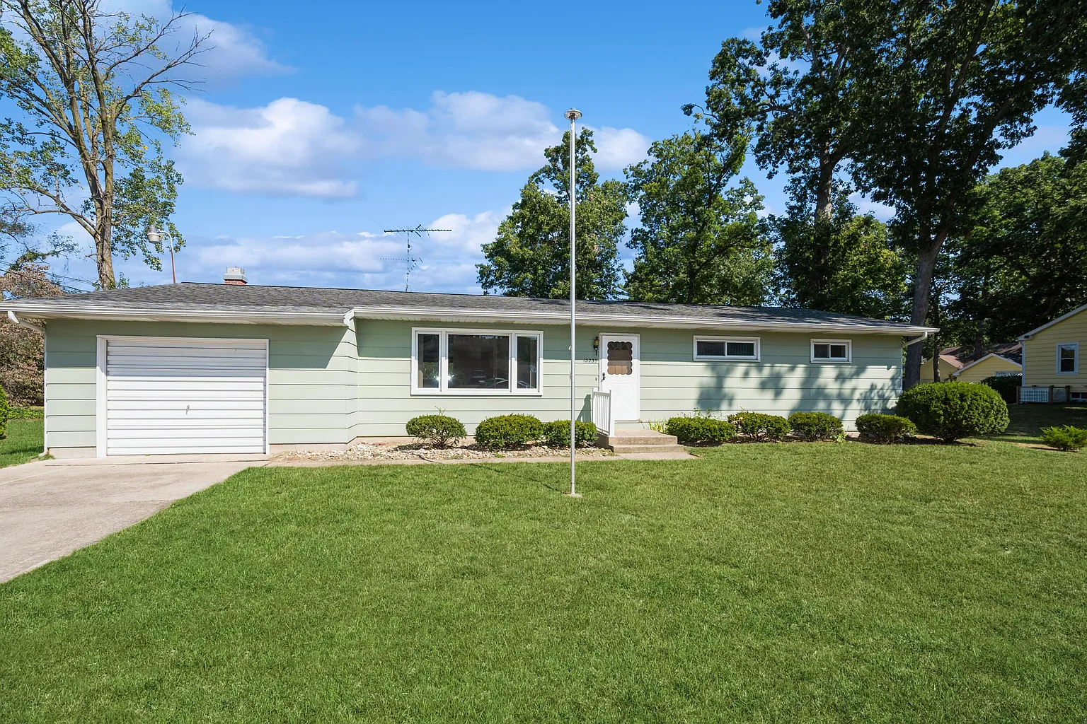 13235 Lubke Rd photo 1