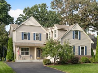 1140 Linden Ln, Victoria, MN 55386