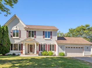 998 Spring Hill Dr, Woodbury, MN 55125