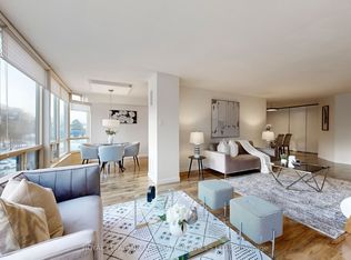 1300 Islington Ave #304, Toronto, ON M9A 5C4