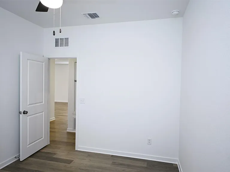 261 Elk Ave — Photo 27