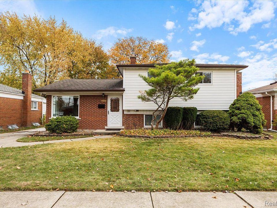 1st image of 27350 Shelbourne Dr
