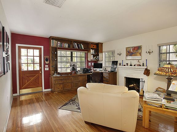 Lvng Rm w/ Wood Fireplace
