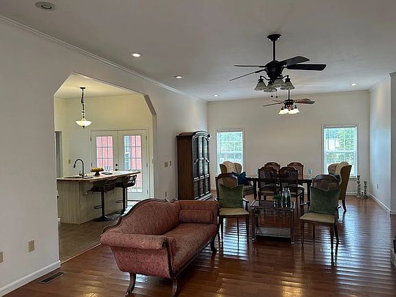 5th image of 252 W Central Blvd