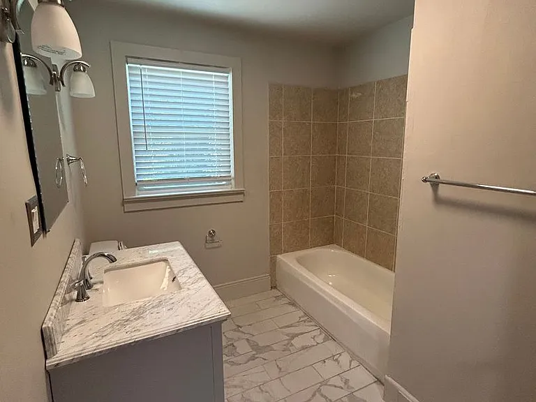 314 Creps St — Photo 9